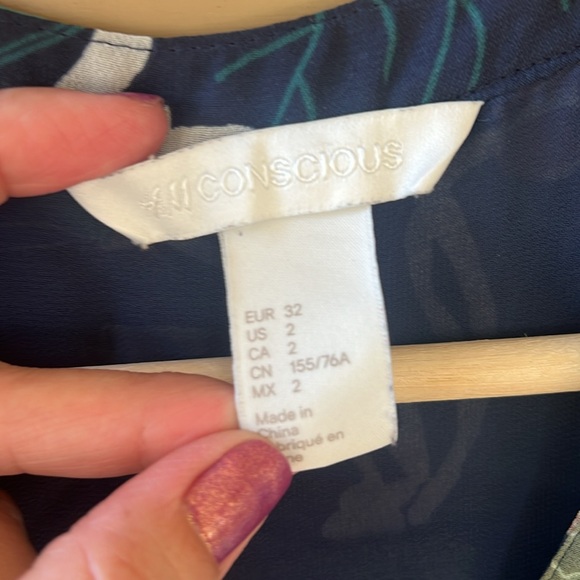 H&M CONSCIOUS Navy Blue & Green Boho Floral Button Down Chiffon Maxi Dress 2 - Picture 4 of 13